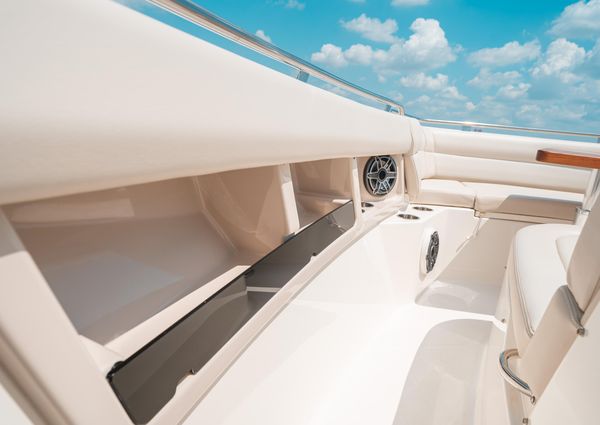 Boston Whaler 350 Realm image