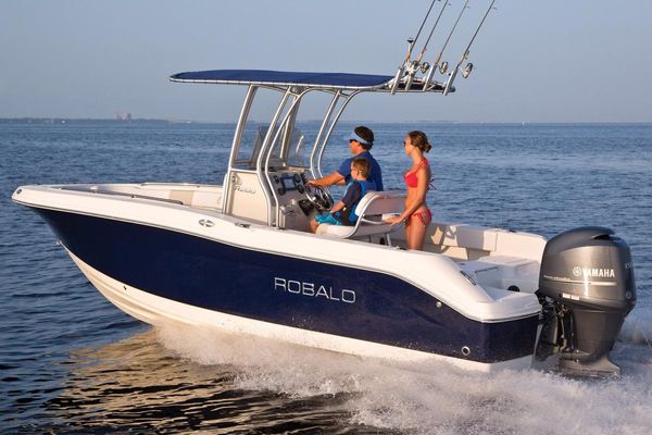 Robalo R200-CENTER-CONSOLE - main image