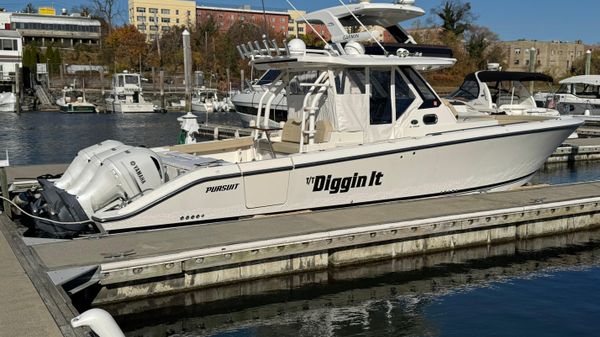 Pursuit S 368 Sport