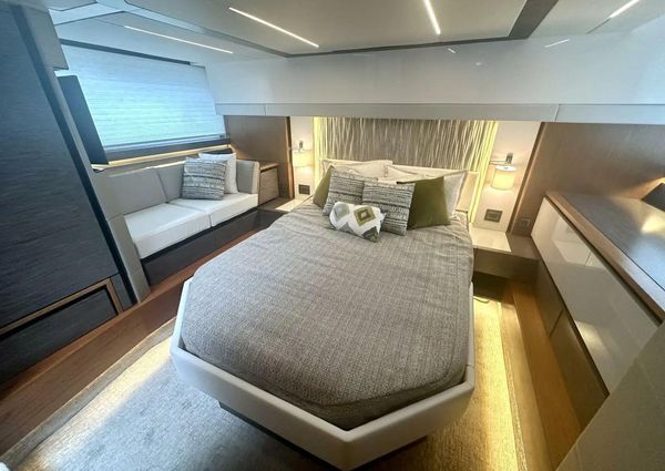 Tiara Yachts 49 COUPE image