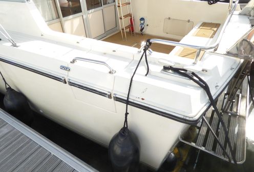 Princess Yachts 38 Flybridge image