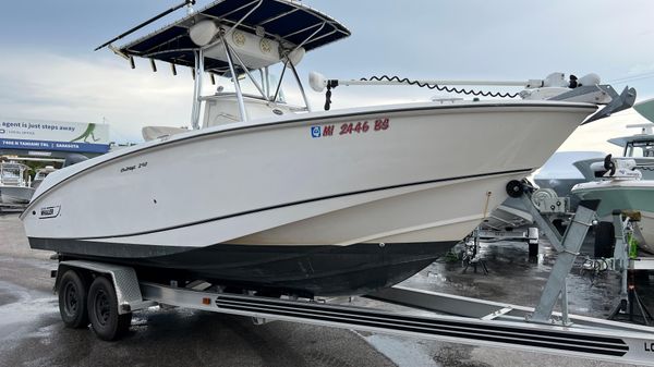 Boston Whaler 240 Outrage