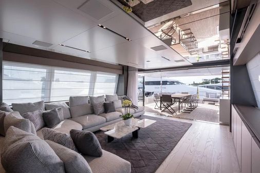Custom Line Navetta 33 image