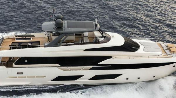 Ferretti Yachts 920 