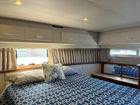 Carver 440 Aft Cabin Motor Yacht image