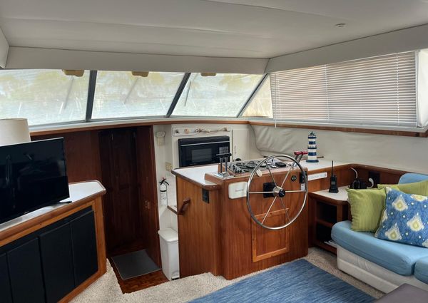 Carver 440-AFT-CABIN-MOTOR-YACHT image