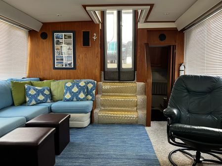 Carver 440 Aft Cabin Motor Yacht image