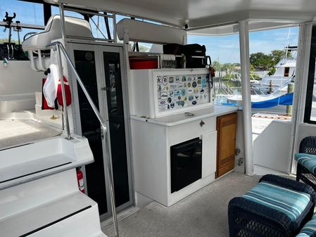 Carver 440 Aft Cabin Motor Yacht image