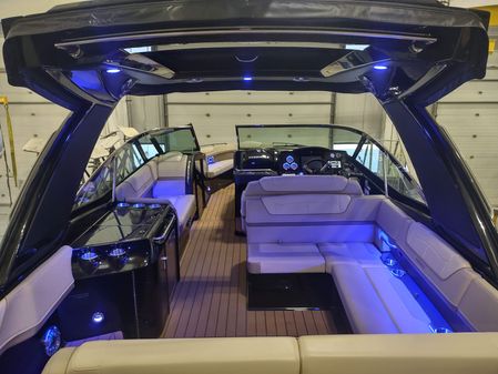 Formula 350 Crossover Bowrider image
