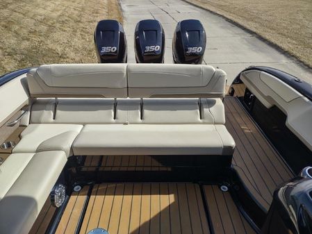 Formula 350 Crossover Bowrider image