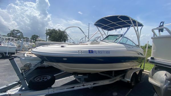 Sea Ray SunDeck 200