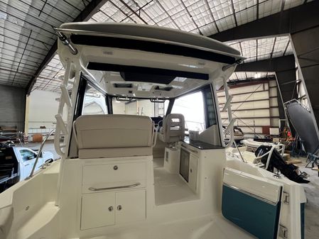 Boston Whaler 325 Conquest image