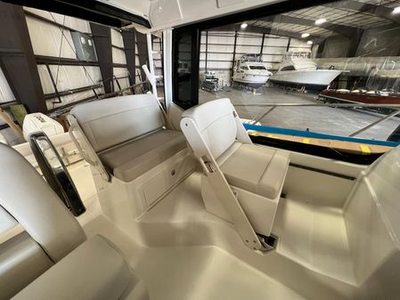 Boston Whaler 325 Conquest image