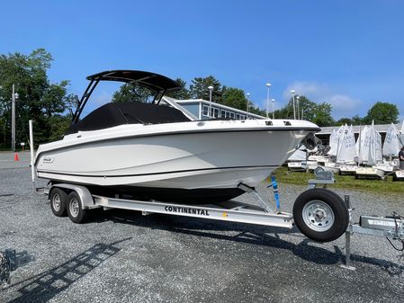 Boston Whaler 240 Vantage image