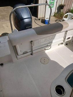 Robalo R222-CENTER-CONSOLE image