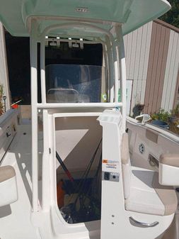 Robalo R222-CENTER-CONSOLE image