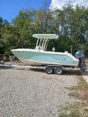 Robalo R222-CENTER-CONSOLE - main image