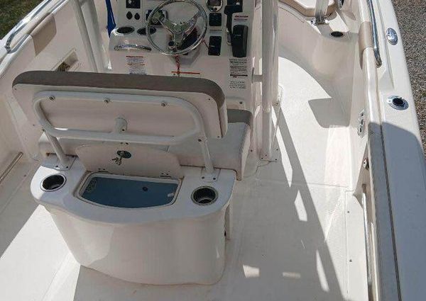 Robalo R222-CENTER-CONSOLE image