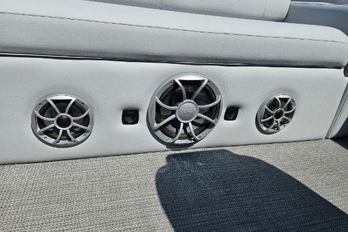 Bentley-pontoons 253-ELITE-SWINGBACK-DUAL-CAPTAIN image