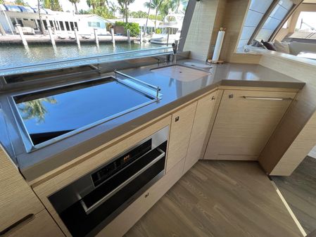 Ferretti Yachts 690 image
