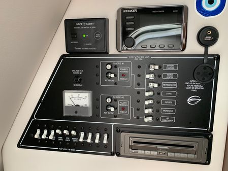 Crownline 264 CR image