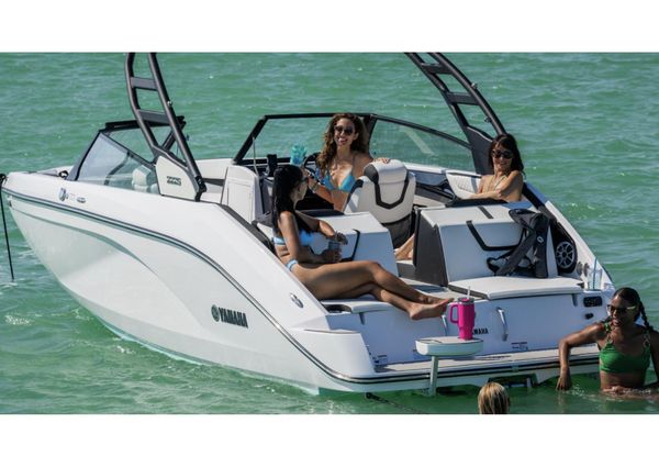 Yamaha Boats 222S image