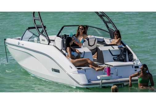 Yamaha Boats 222S image