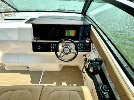 Sea Ray 320 Sundancer image