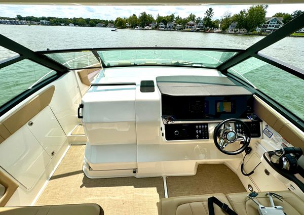 Sea Ray 320 Sundancer image