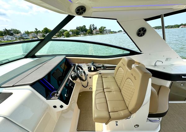 Sea Ray 320 Sundancer image