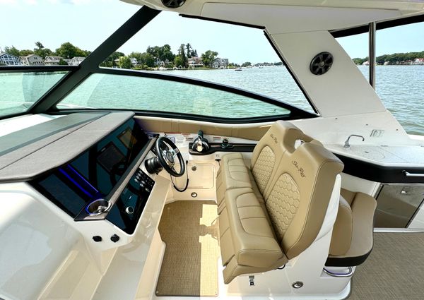 Sea Ray 320 Sundancer image