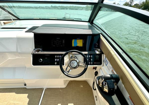 Sea Ray 320 Sundancer image