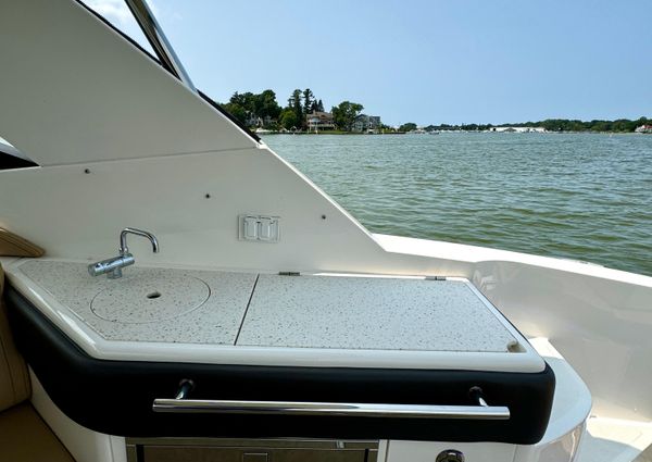 Sea Ray 320 Sundancer image