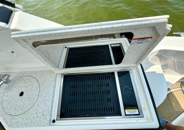 Sea Ray 320 Sundancer image