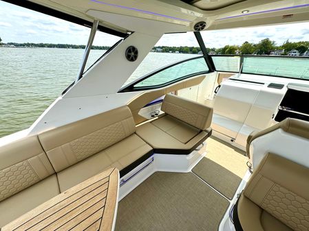 Sea Ray 320 Sundancer image