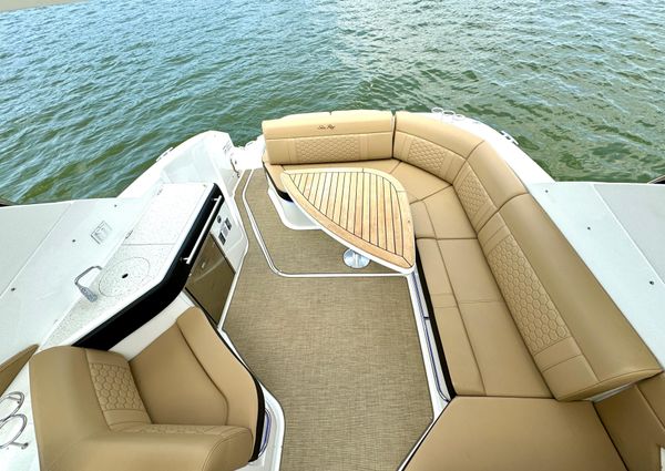 Sea Ray 320 Sundancer image