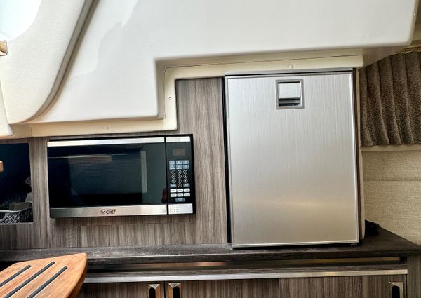 Sea Ray 320 Sundancer image