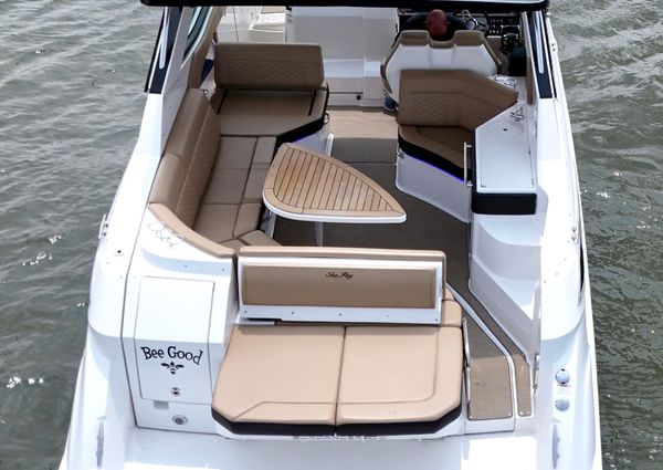 Sea Ray 320 Sundancer image