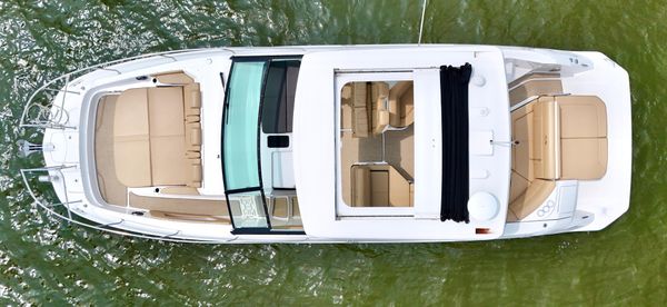 Sea Ray 320 Sundancer image