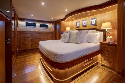 Outer-reef-yachts 700-720-MY image