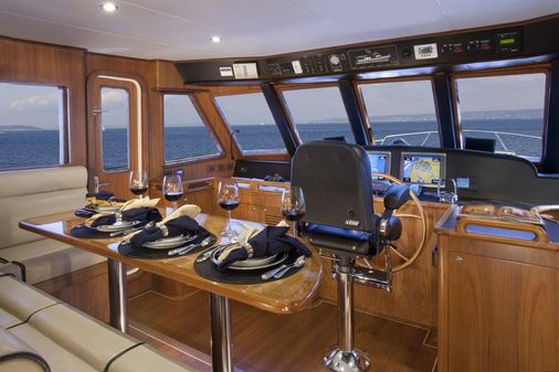 Outer-reef-yachts 700-720-MY image