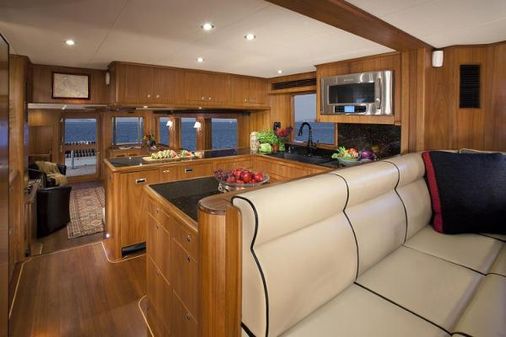 Outer-reef-yachts 700-720-MY image