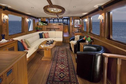Outer-reef-yachts 700-720-MY image
