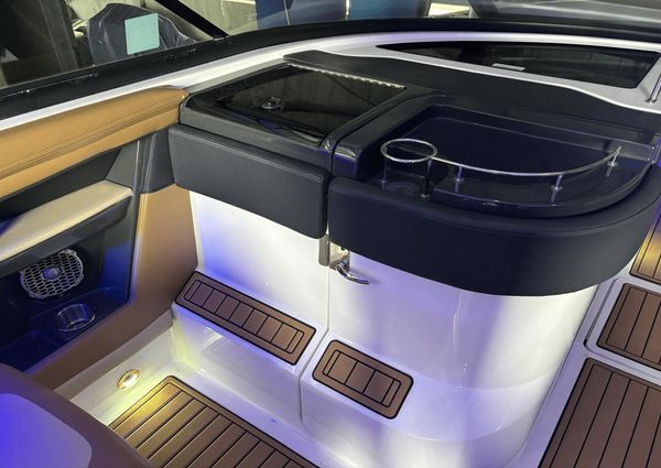 Sea Ray 350 SLX image