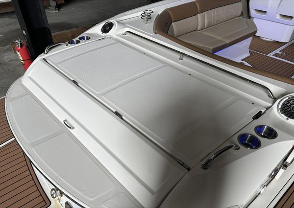 Sea Ray 350 SLX image