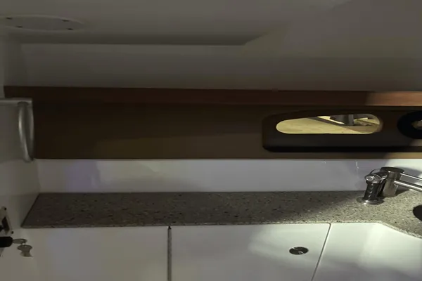 Sea Ray SLX 350 image