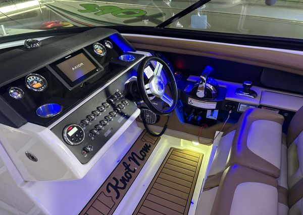 Sea Ray 350 SLX image