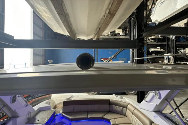 Sea Ray SLX 350 image