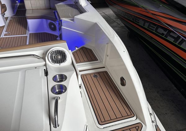 Sea Ray 350 SLX image