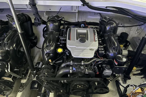 Sea Ray SLX 350 image